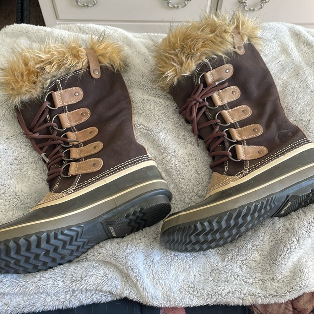 SOREL waterproof boots with fur